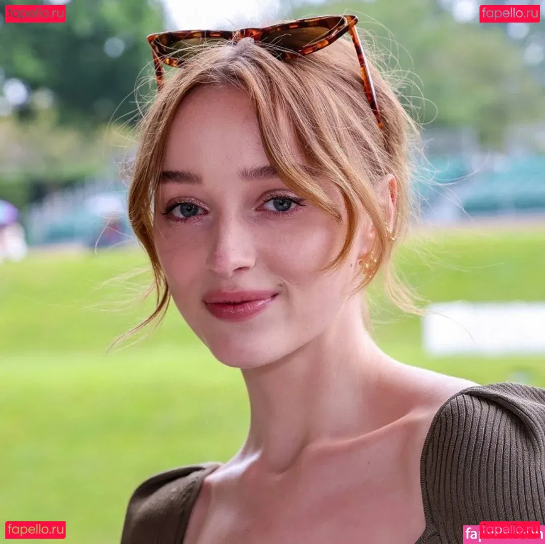 Phoebe Dynevor Onlyfans Photo Gallery 