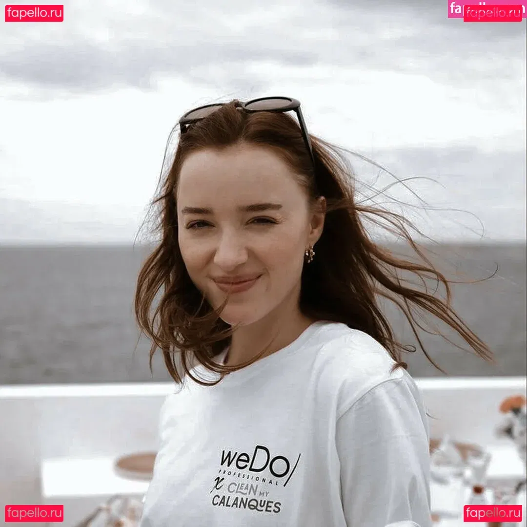 Phoebe Dynevor Onlyfans Photo Gallery 