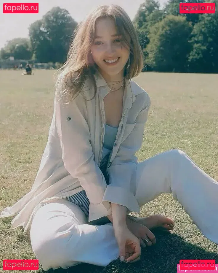 Phoebe Dynevor Onlyfans Photo Gallery 