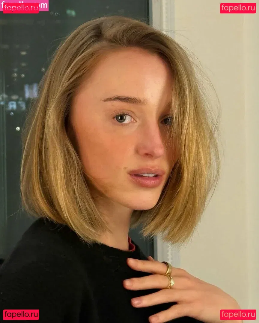 Phoebe Dynevor Onlyfans Photo Gallery 