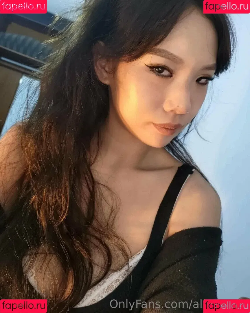 alinaxmei Onlyfans Photo Gallery 