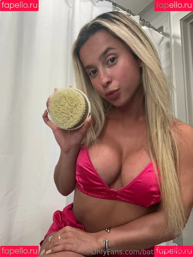 bathtimewlola Onlyfans Photo Gallery 