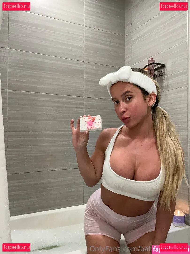 bathtimewlola Onlyfans Photo Gallery 