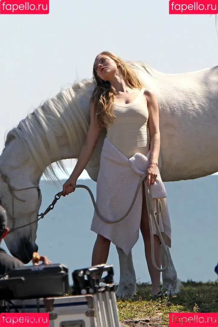 Amanda Seyfried Onlyfans Photo Gallery 