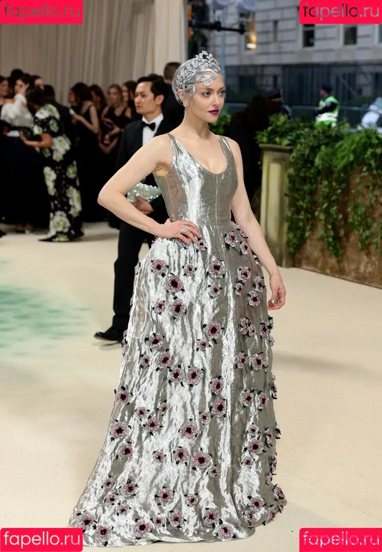 Amanda Seyfried Onlyfans Photo Gallery 