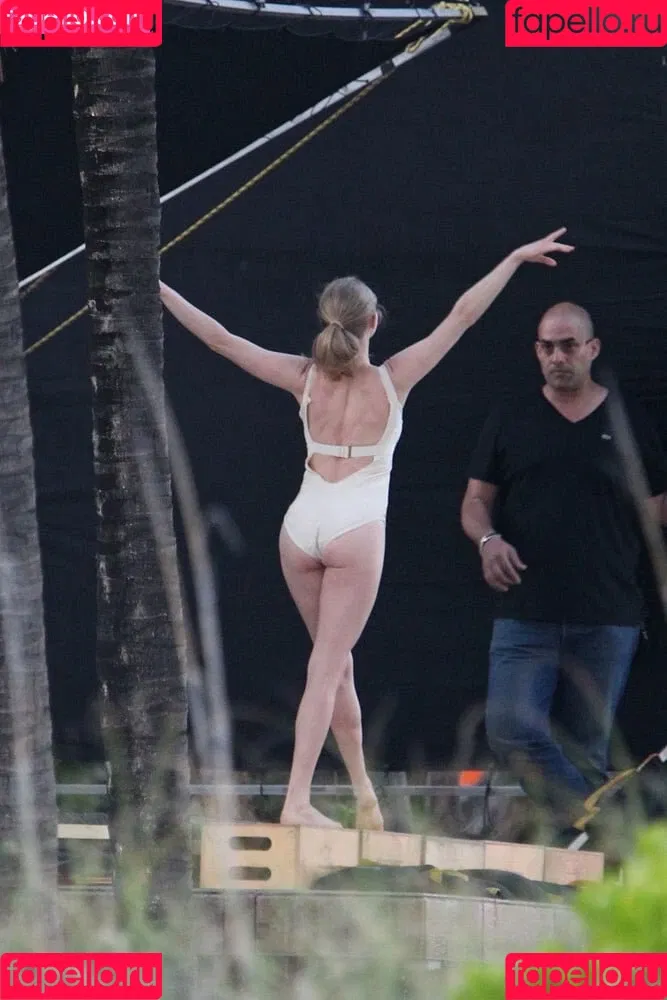 Amanda Seyfried Onlyfans Photo Gallery 