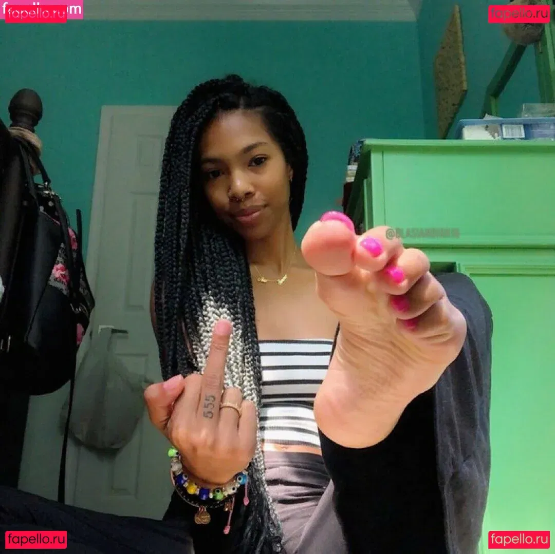 Sinister Simone Onlyfans Photo Gallery 