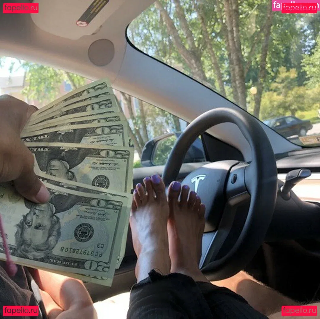 Sinister Simone Onlyfans Photo Gallery 