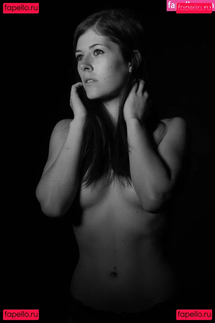 Lisa Bumble Onlyfans Photo Gallery 