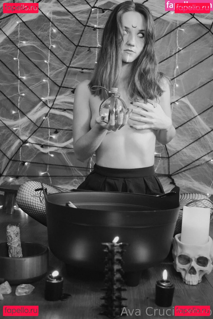 avacruciofree Onlyfans Photo Gallery 