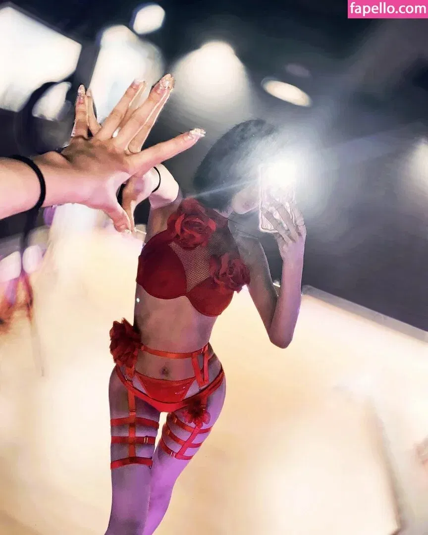 mllnjx Onlyfans Photo Gallery 