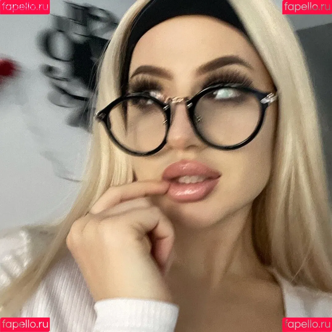 Makeeva69 Onlyfans Photo Gallery 