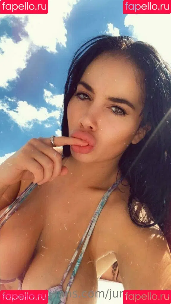 junevictoria Onlyfans Photo Gallery 