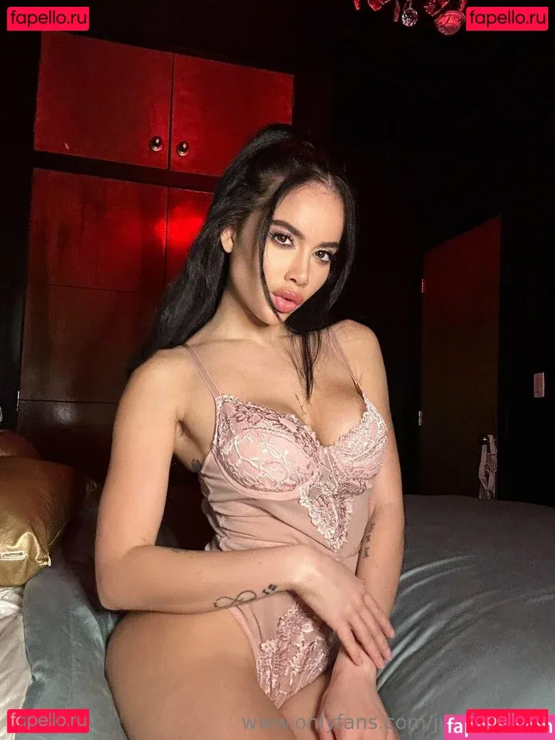 junevictoria Onlyfans Photo Gallery 