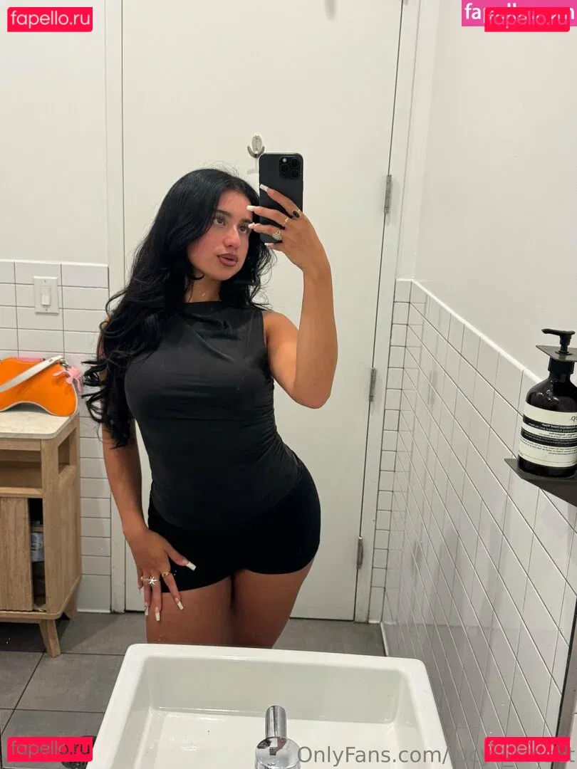 lucys_closet Onlyfans Photo Gallery 