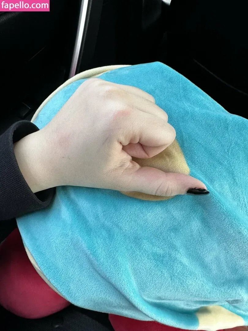 Rainhoe Onlyfans Photo Gallery 