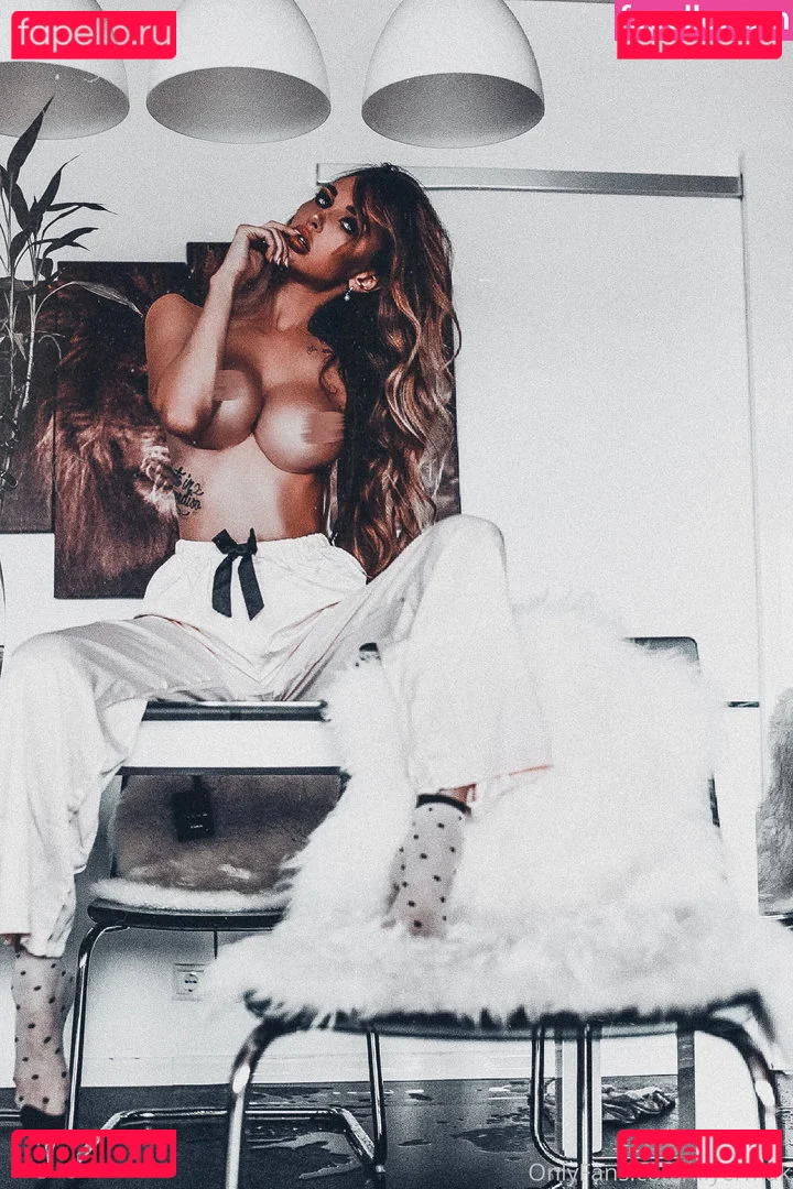 Lily Ermak Onlyfans Photo Gallery 