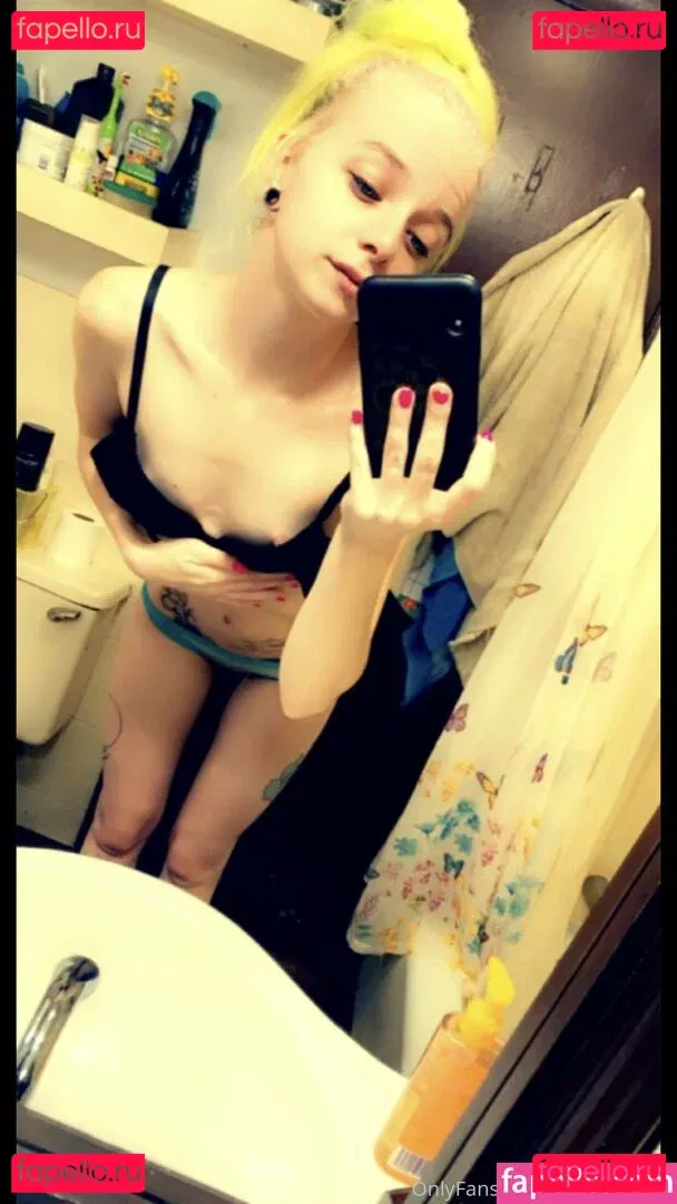 petitepixie69 Onlyfans Photo Gallery 