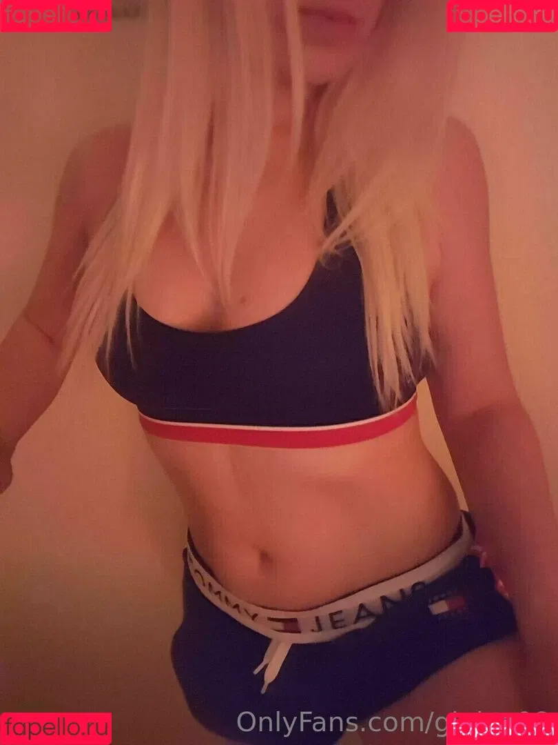 giulya98 Onlyfans Photo Gallery 