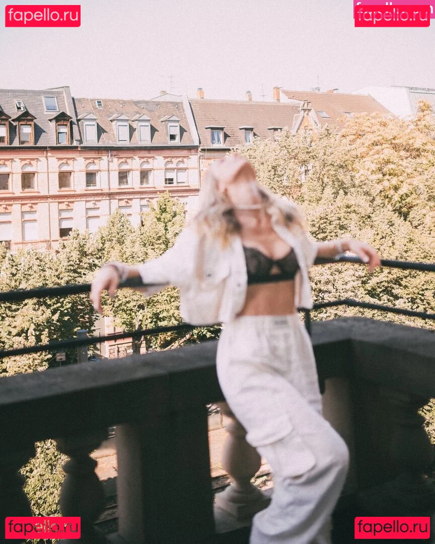 Lola Weippert Onlyfans Photo Gallery 