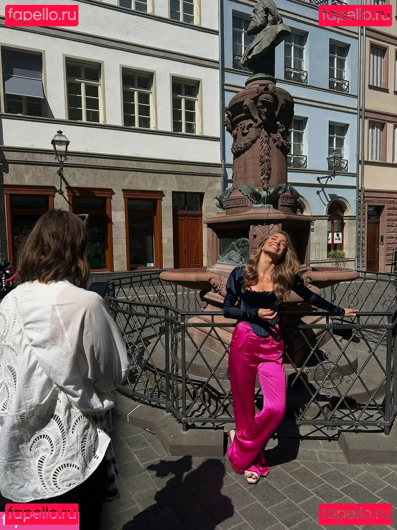 Lola Weippert Onlyfans Photo Gallery 