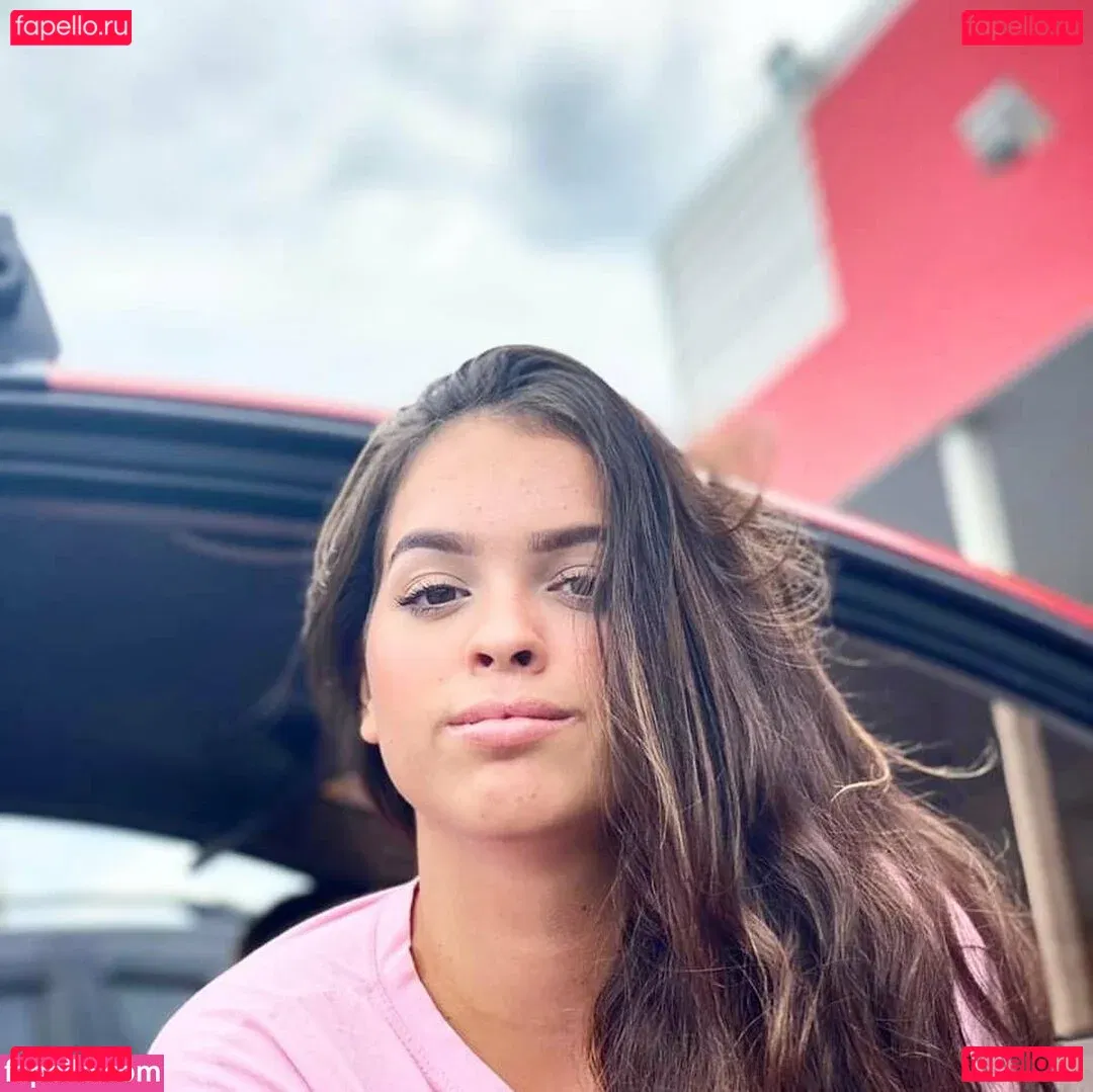 Izabelly Linhares Onlyfans Photo Gallery 
