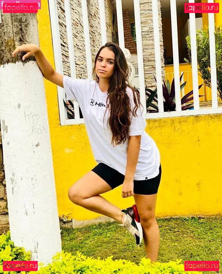 Izabelly Linhares Onlyfans Photo Gallery 