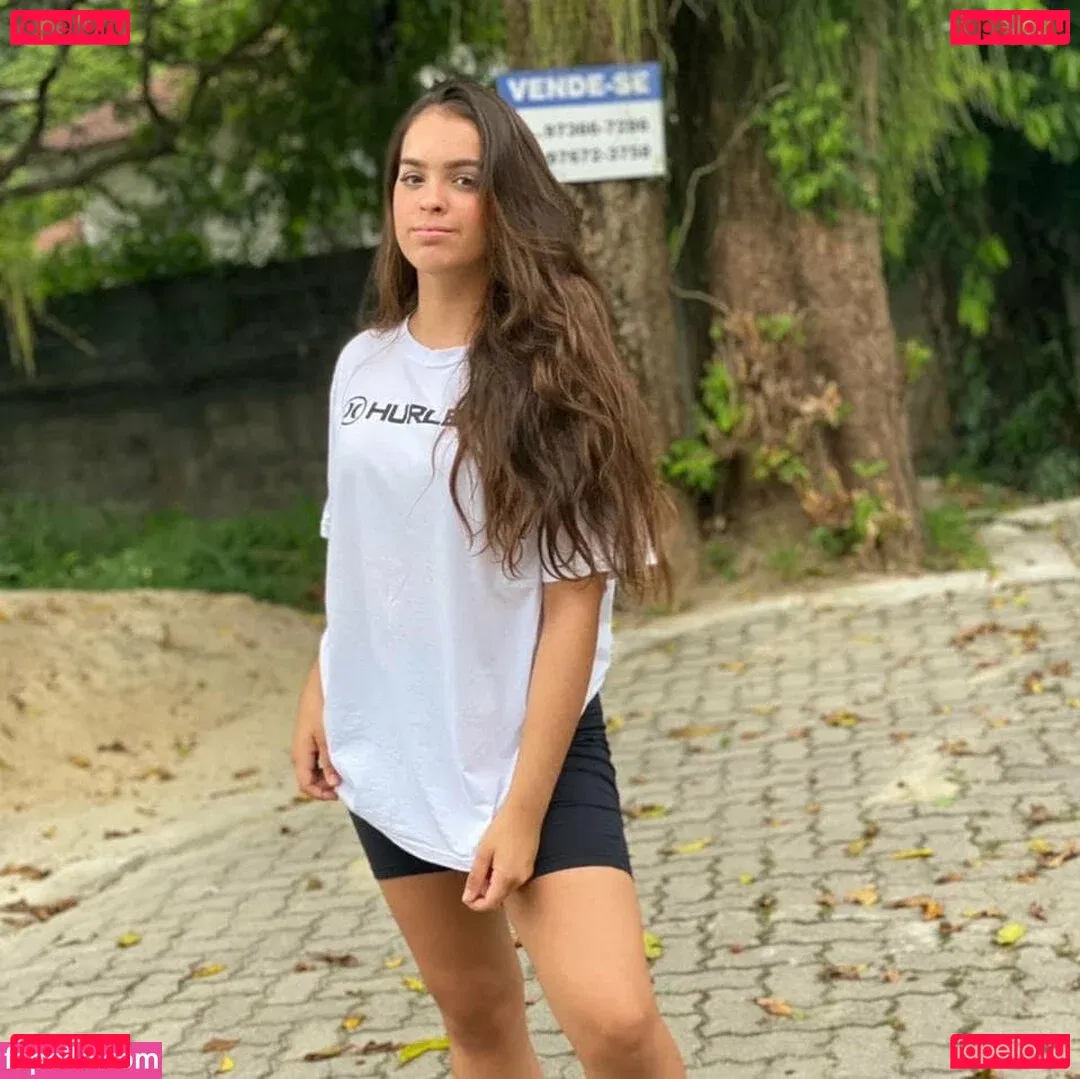 Izabelly Linhares Onlyfans Photo Gallery 