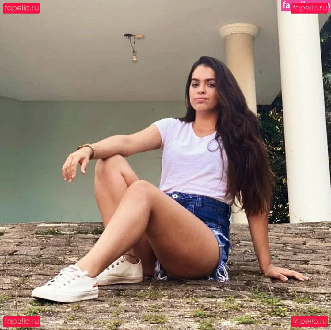 Izabelly Linhares Onlyfans Photo Gallery 