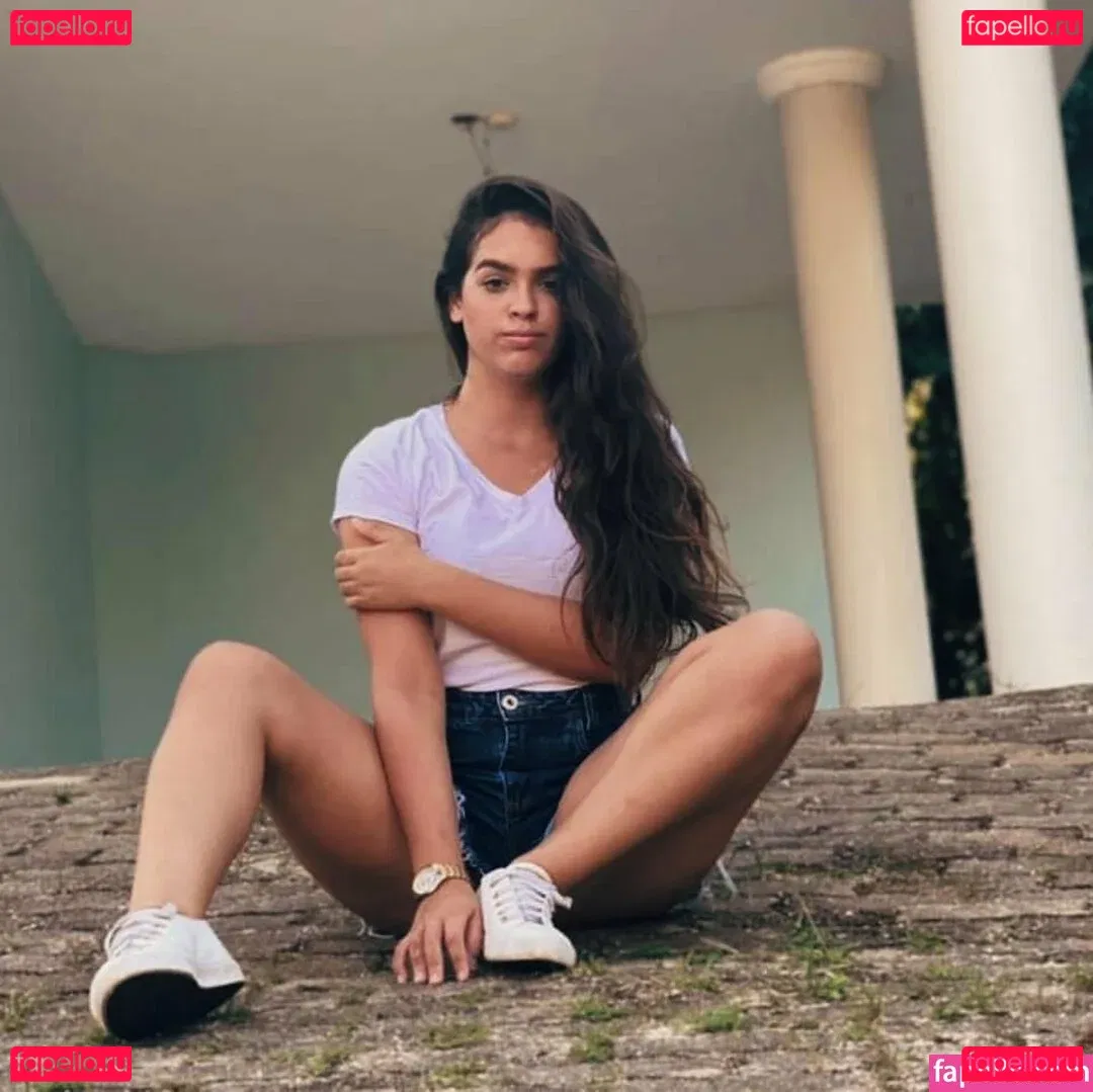 Izabelly Linhares Onlyfans Photo Gallery 