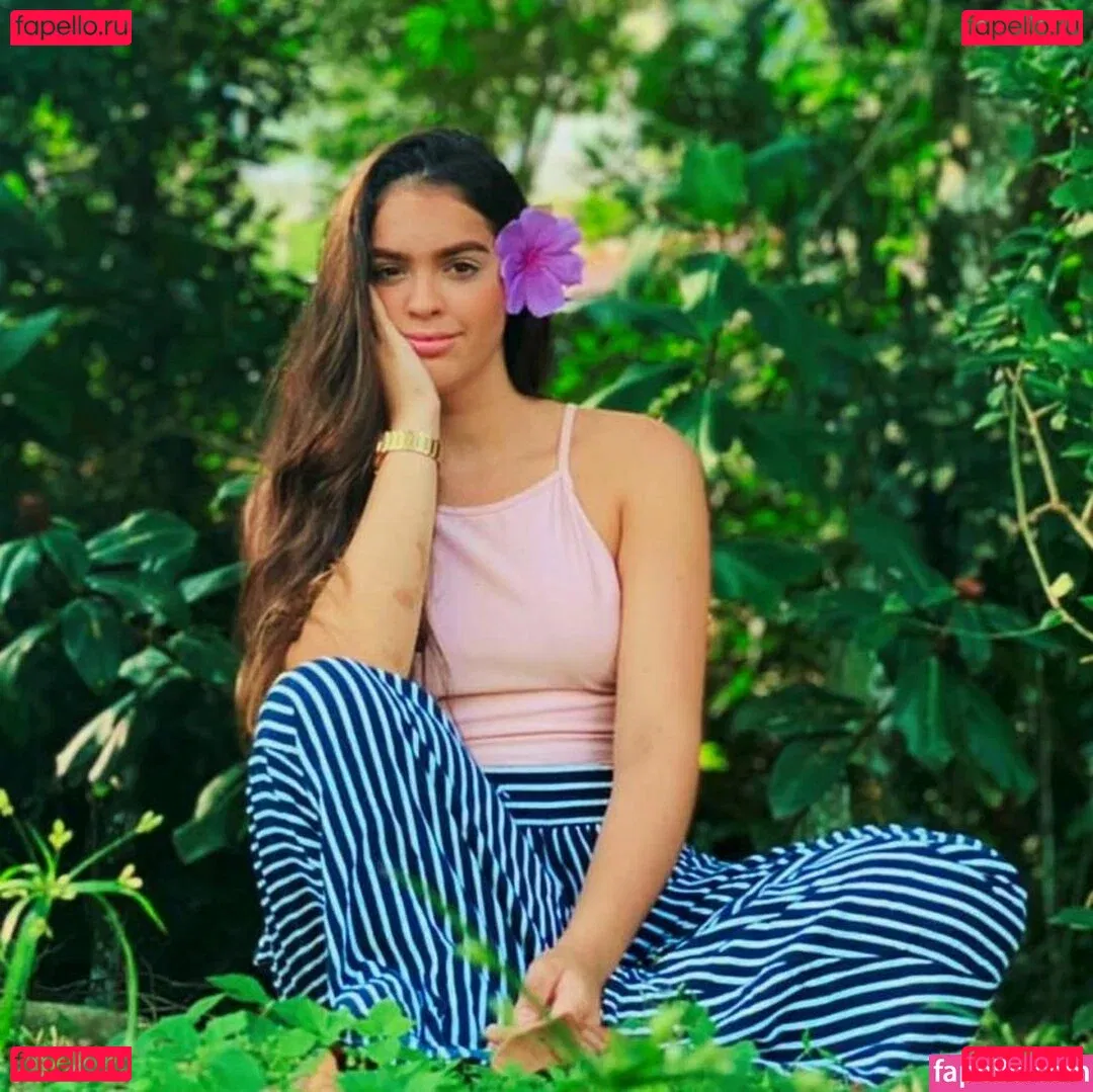 Izabelly Linhares Onlyfans Photo Gallery 