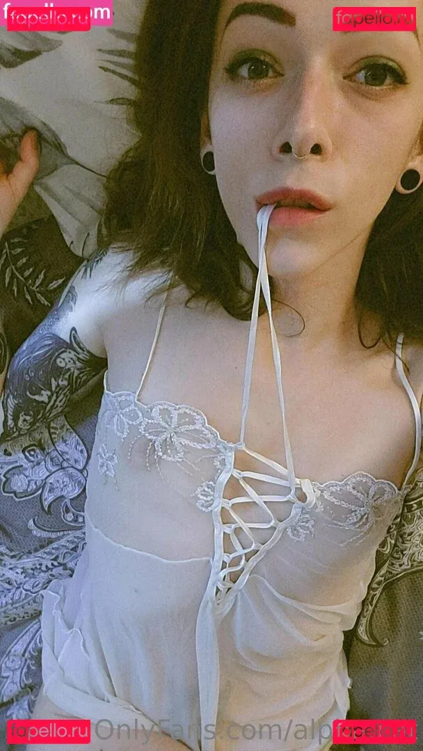 ubucat Onlyfans Photo Gallery 