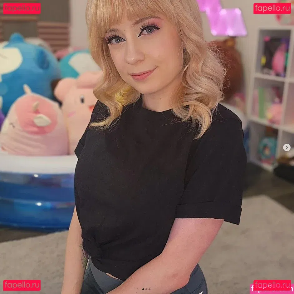 SquishShe Onlyfans Photo Gallery 