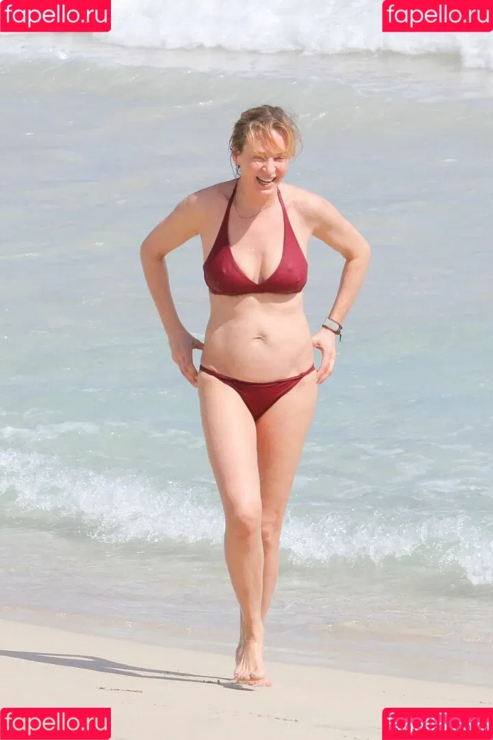 Uma Thurman Onlyfans Photo Gallery 