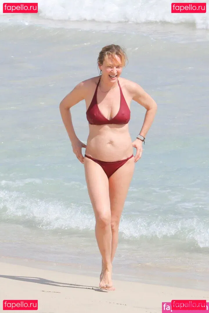 Uma Thurman Onlyfans Photo Gallery 