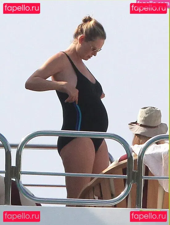 Uma Thurman Onlyfans Photo Gallery 