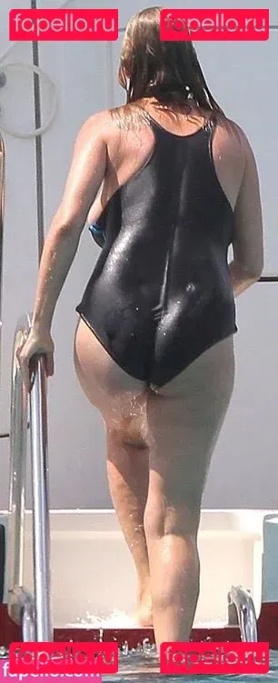 Uma Thurman Onlyfans Photo Gallery 