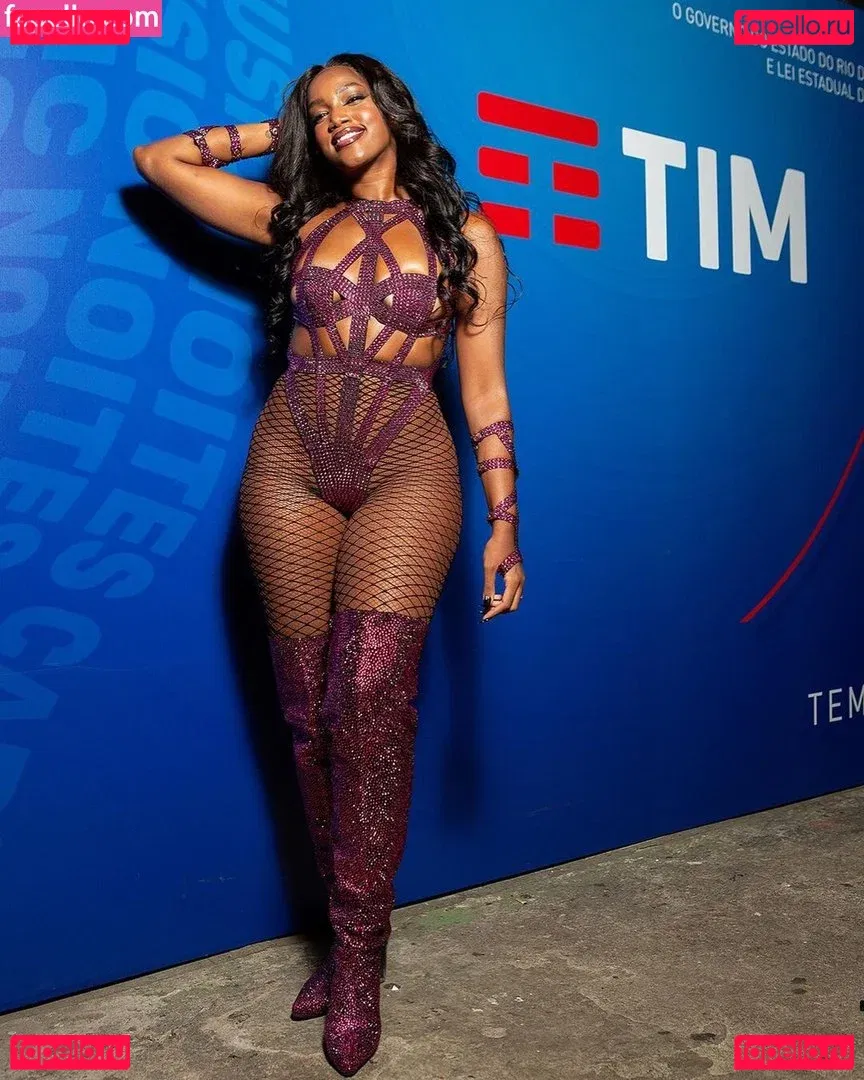 Izza Cantora Onlyfans Photo Gallery 