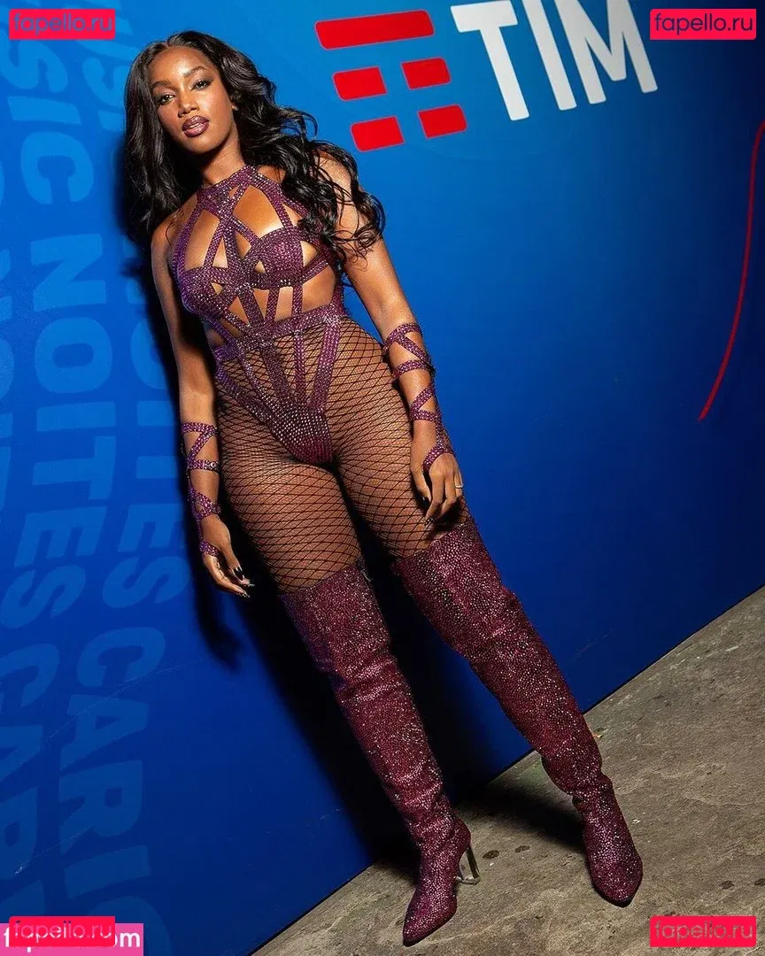 Izza Cantora Onlyfans Photo Gallery 