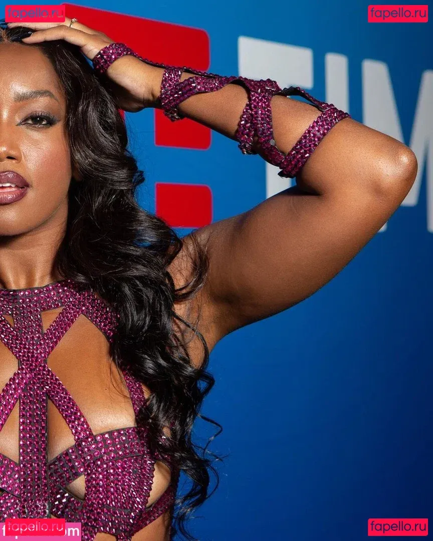 Izza Cantora Onlyfans Photo Gallery 