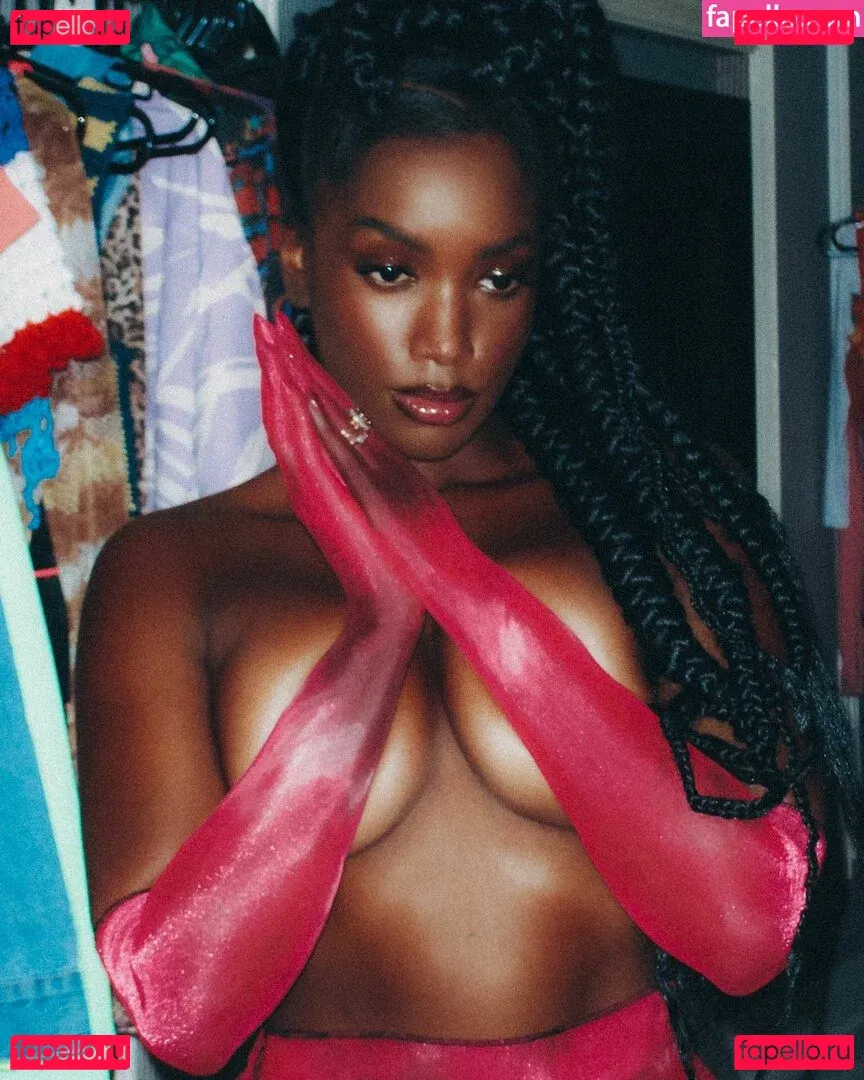 Izza Cantora Onlyfans Photo Gallery 