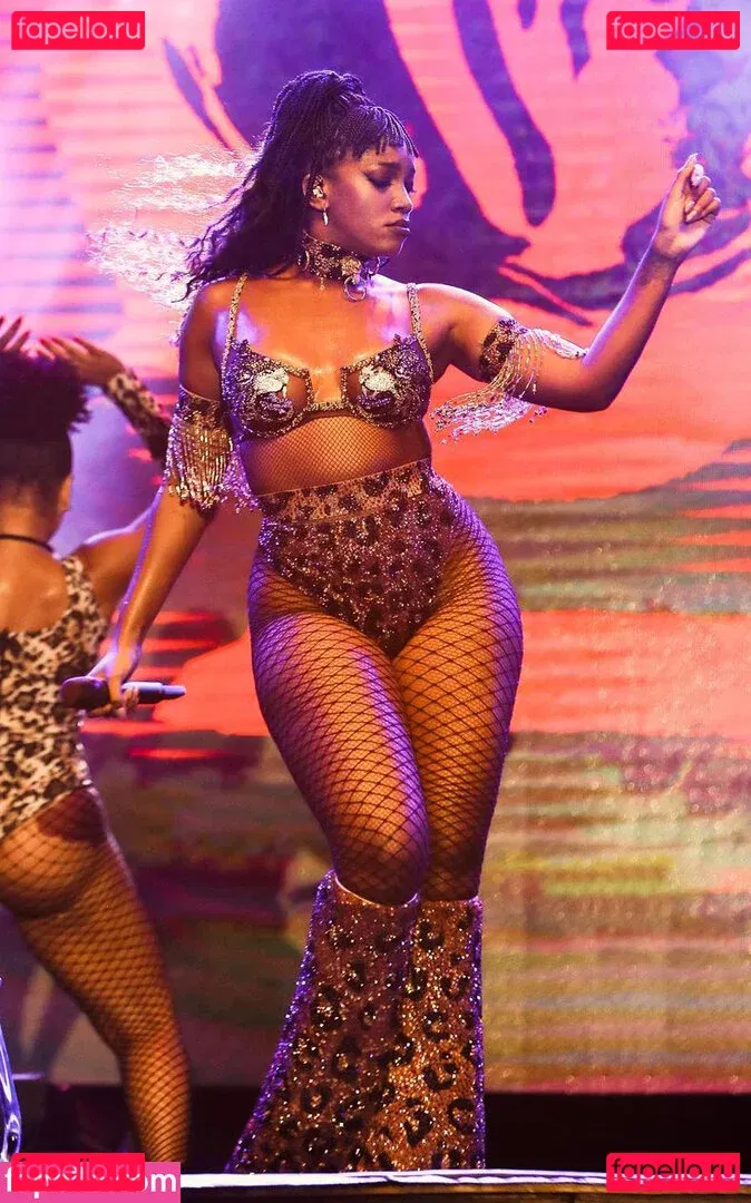 Izza Cantora Onlyfans Photo Gallery 