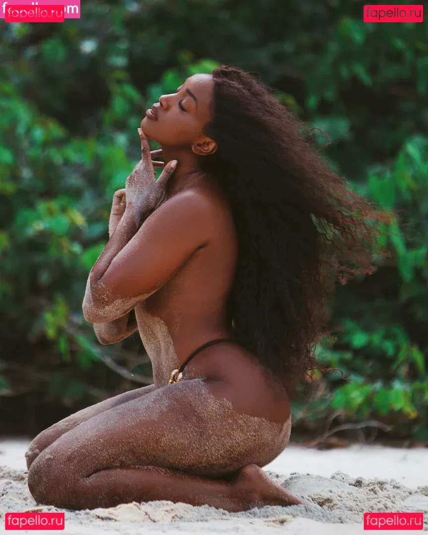 Izza Cantora Onlyfans Photo Gallery 