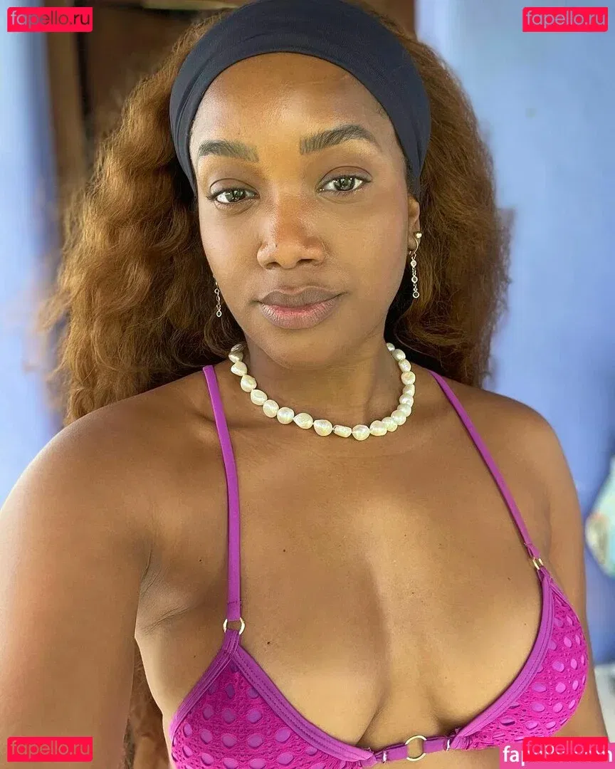 Izza Cantora Onlyfans Photo Gallery 