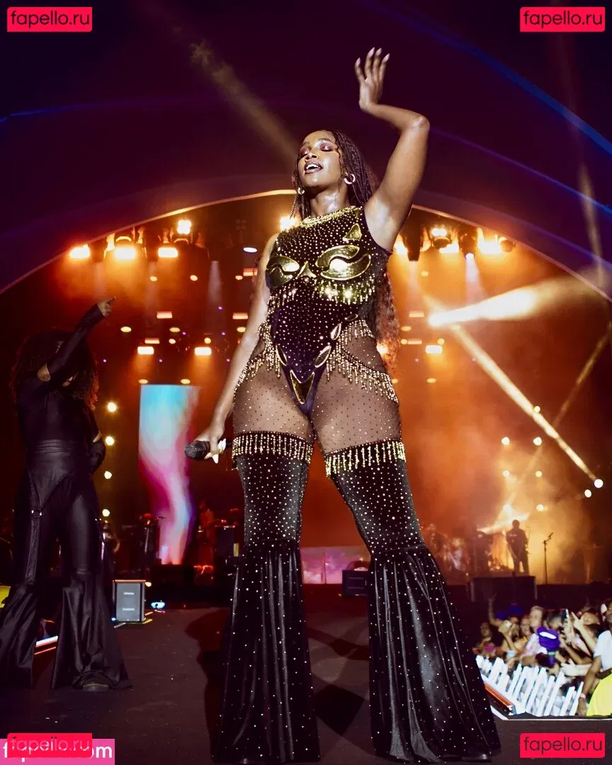 Izza Cantora Onlyfans Photo Gallery 