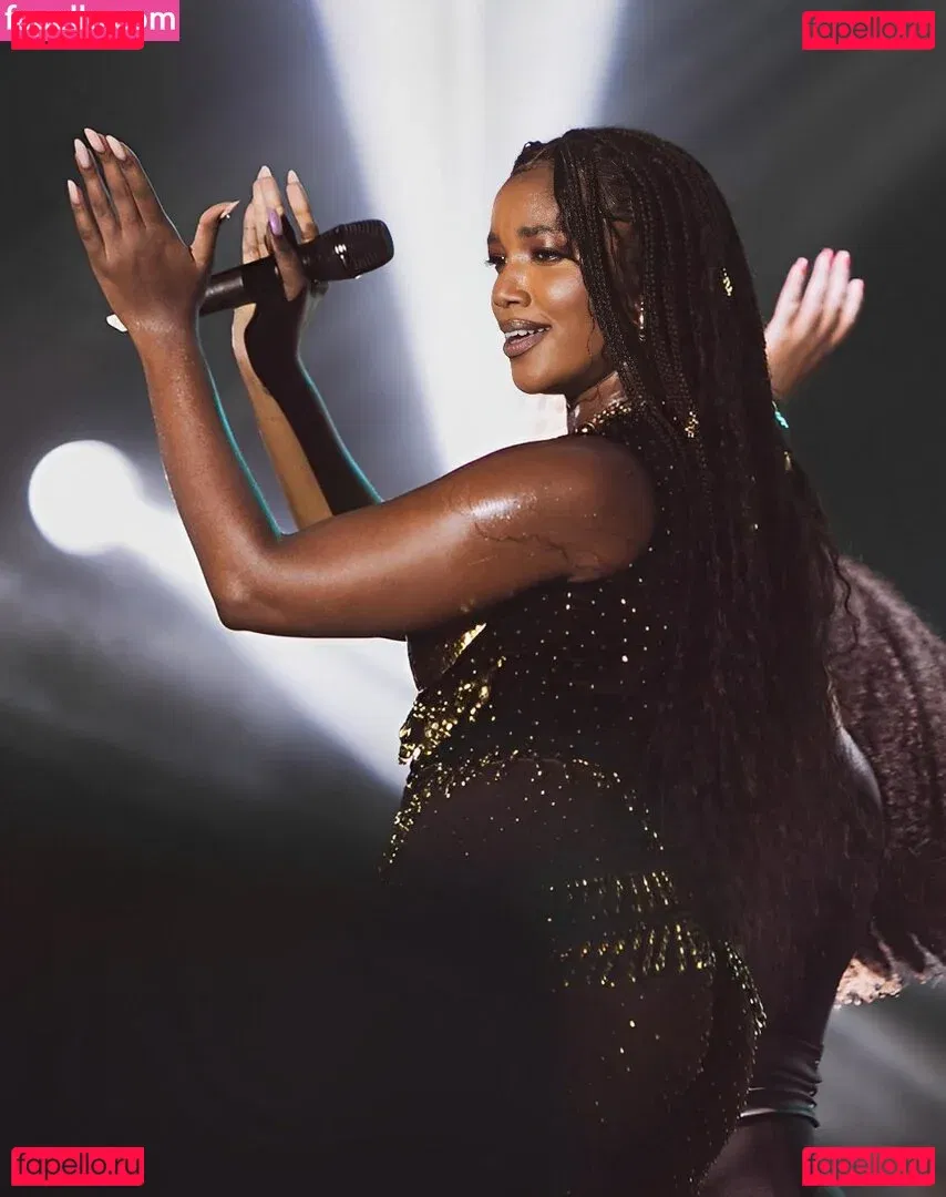 Izza Cantora Onlyfans Photo Gallery 