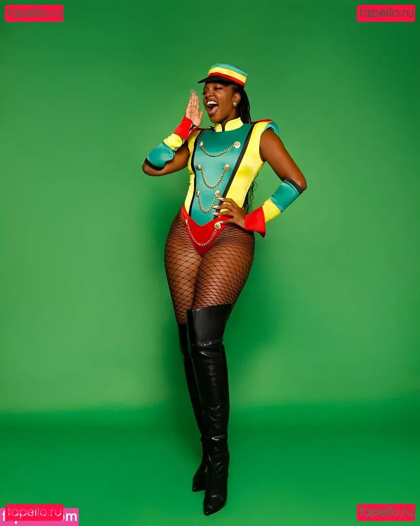 Izza Cantora Onlyfans Photo Gallery 