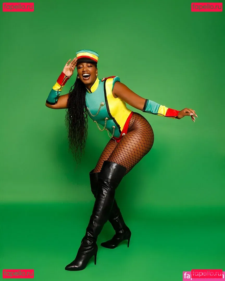 Izza Cantora Onlyfans Photo Gallery 