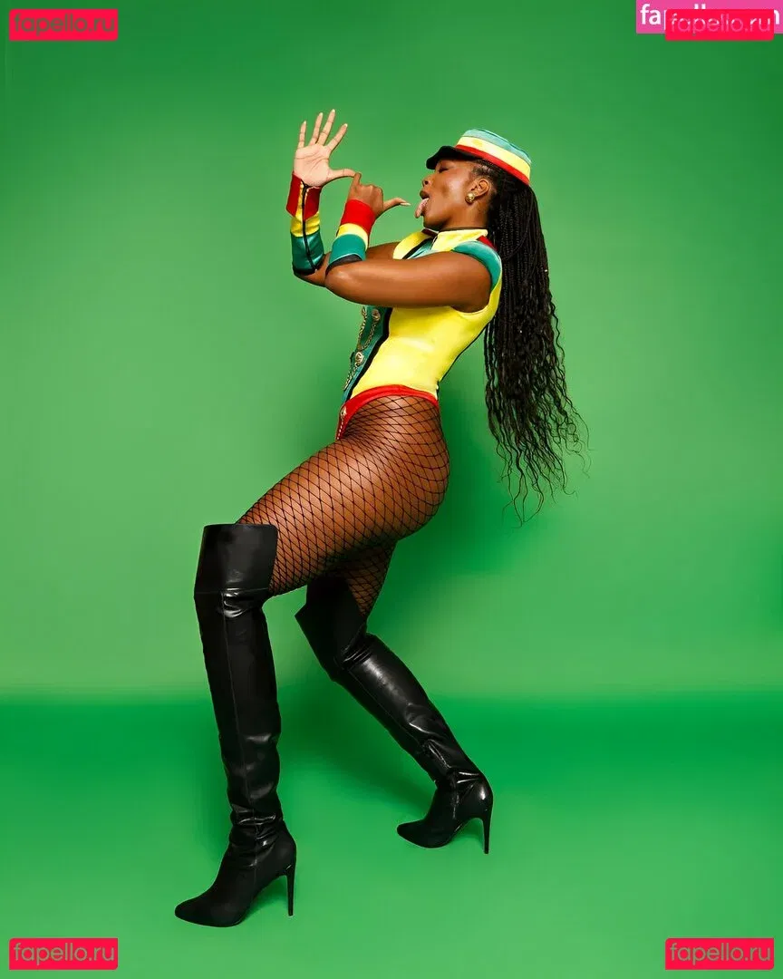 Izza Cantora Onlyfans Photo Gallery 