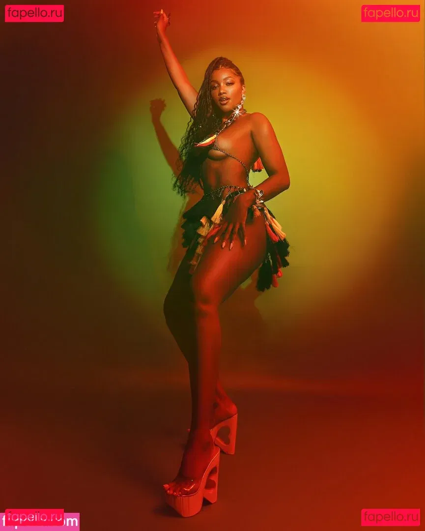 Izza Cantora Onlyfans Photo Gallery 